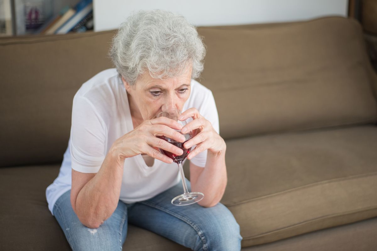 Comment arrêter de boire seul : méthode et étapes